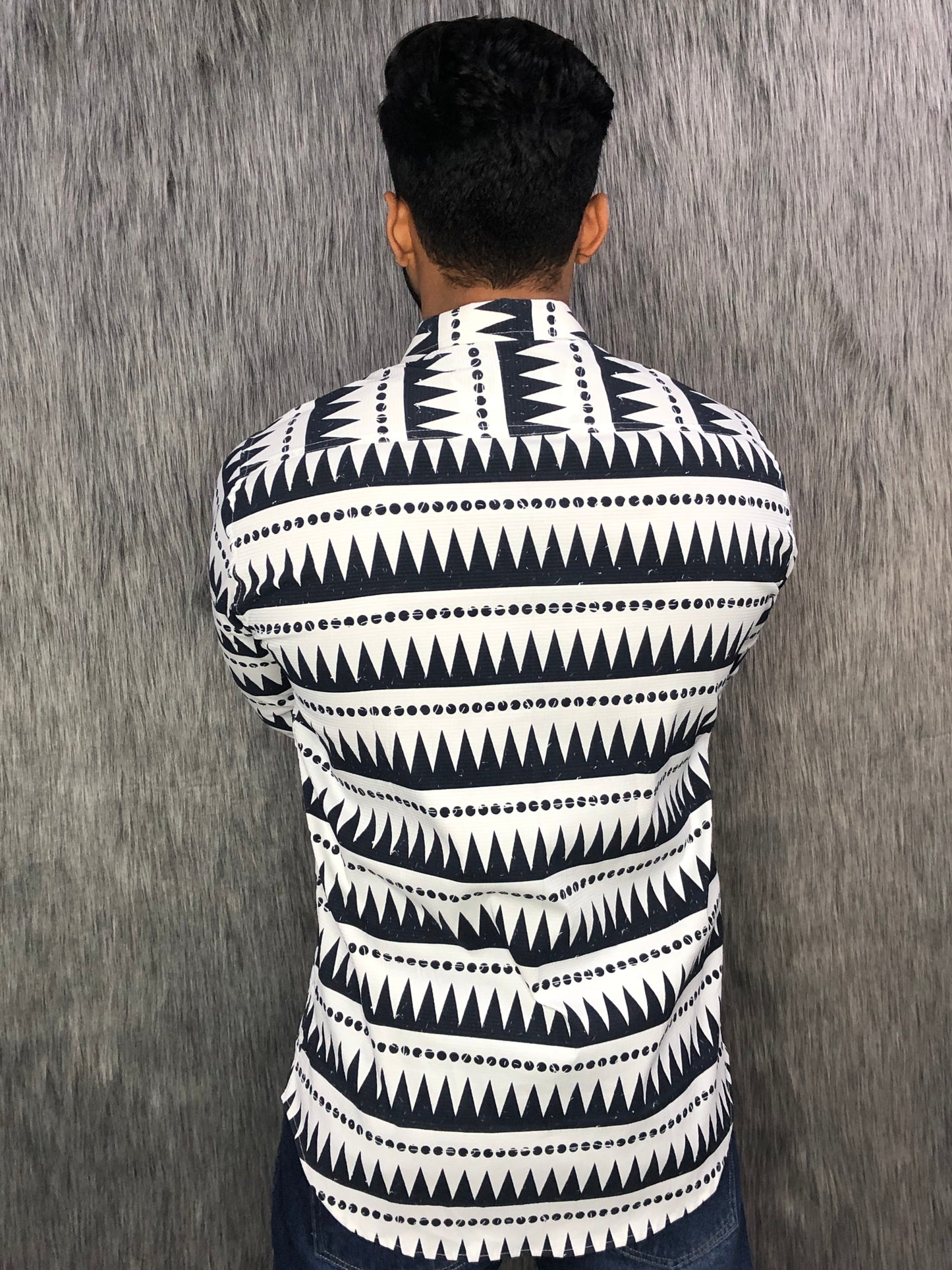 Traditional Wave (Black-white)